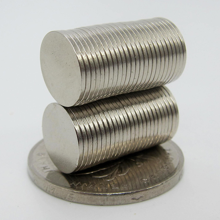 厂家直销 钕铁硼强磁 磁铁 圆形圆片强磁 小规格箱包磁铁10.5x0.7