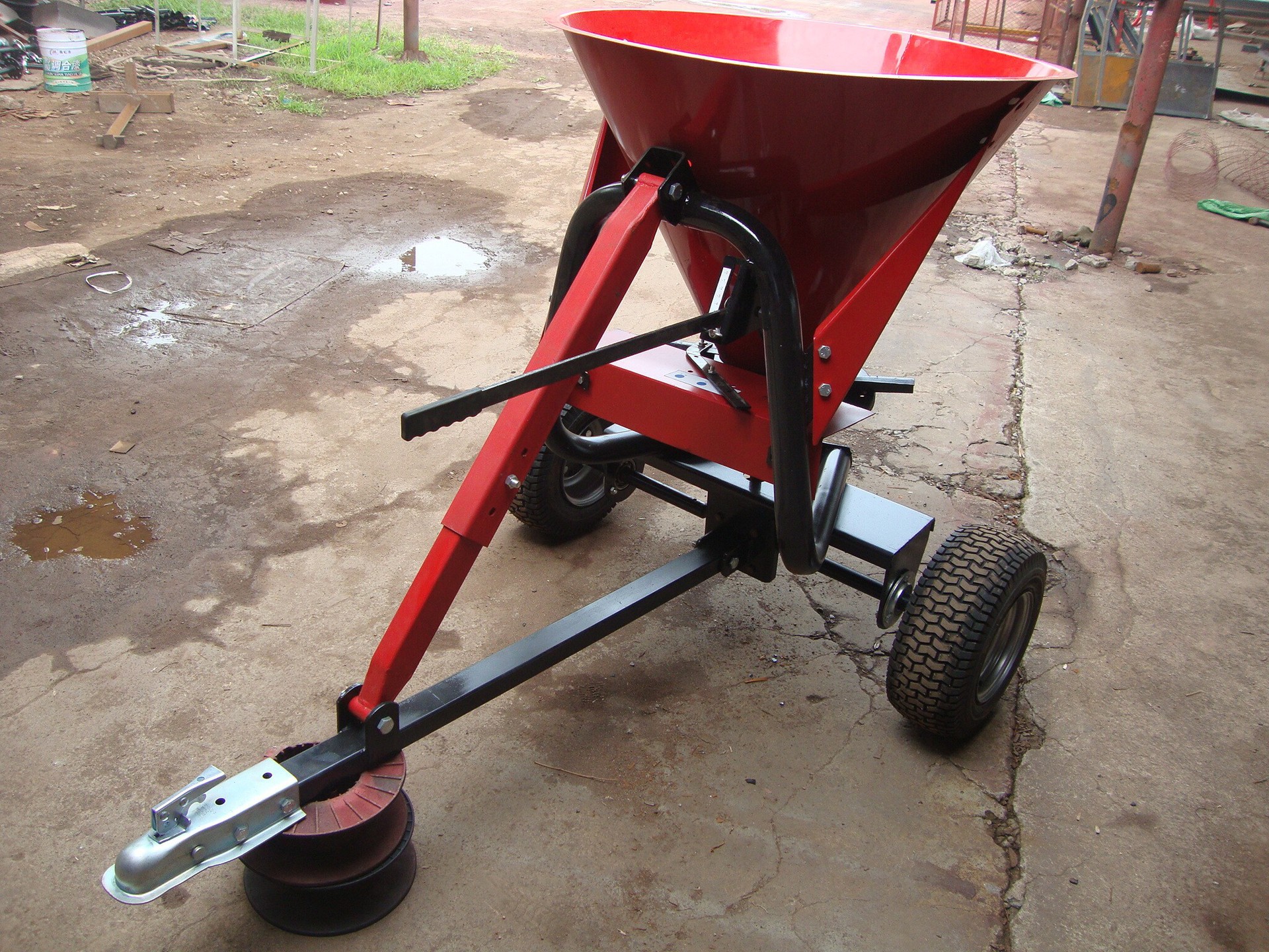 厂家供应撒播机配套ATV施肥机械撒播机ATV 600撒播机