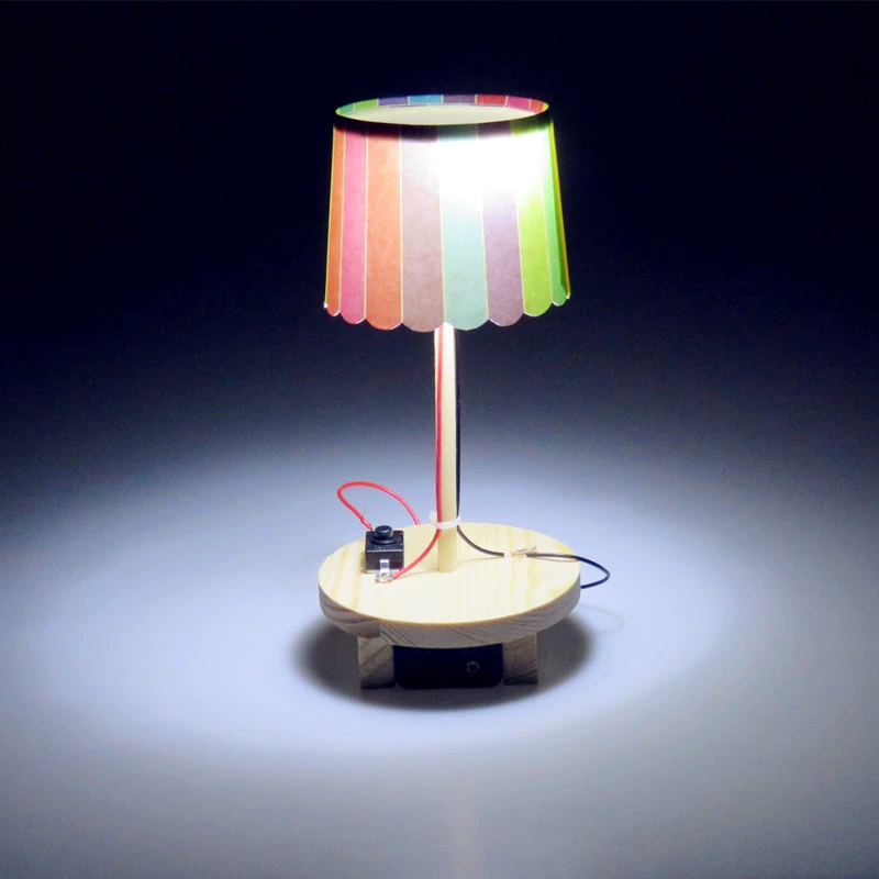 Студенческая наука и техника, небольшое производство, небольшие изобретения, ручная работа, творческий бумажный стаканчик, настольная лампа, детская игрушка для научного эксперимента