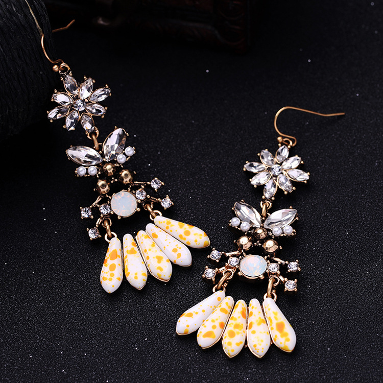 Qingdao Ornement En Gros Européenne Et American Vintage Accessoires Ventes Directes D'usine Femmes De Long Creux Bijoux Boucles D'oreilles Boucles D'oreilles display picture 4