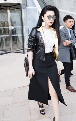 Star of the same paragraph 2016 spring and autumn Paris Fashion Week Fan Bingbing Black leather jacket jacket Short coat Golden Punk