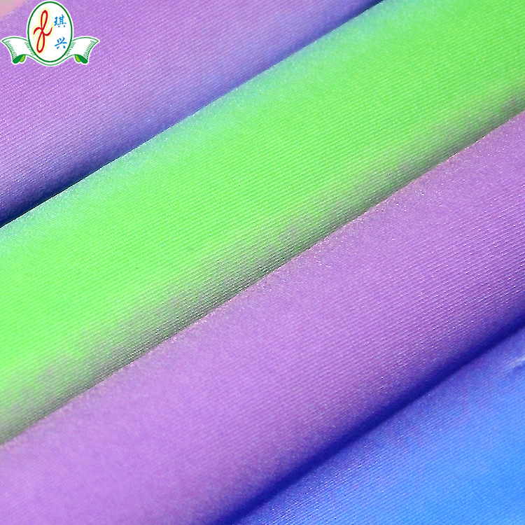 �㶫������֯���ϵ���Ӿװ���� ���ڰ�����ɫ����ӡ��ϸӾ�²�