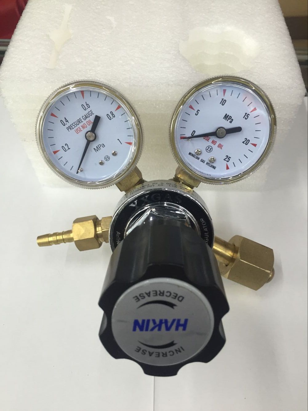 全铜型氩气减压器 出1*25MPA  HAKIN