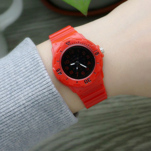 Japanese and Korean fashion trends for boys and girls jelly watches plastic small fresh student quartz watch candy color plastic watch
