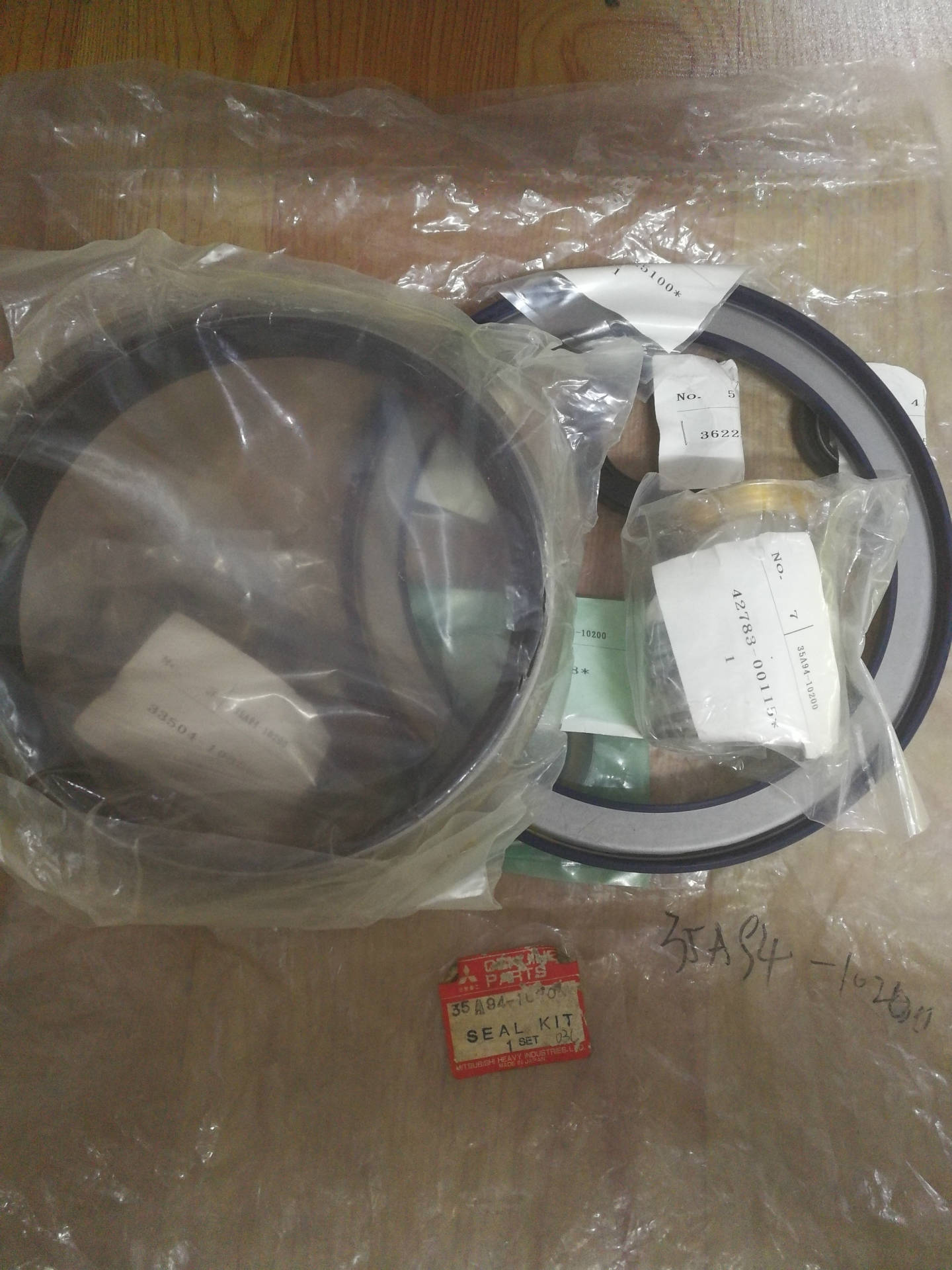 供应三菱S12R-PTA2发动机油封修理包MT203648