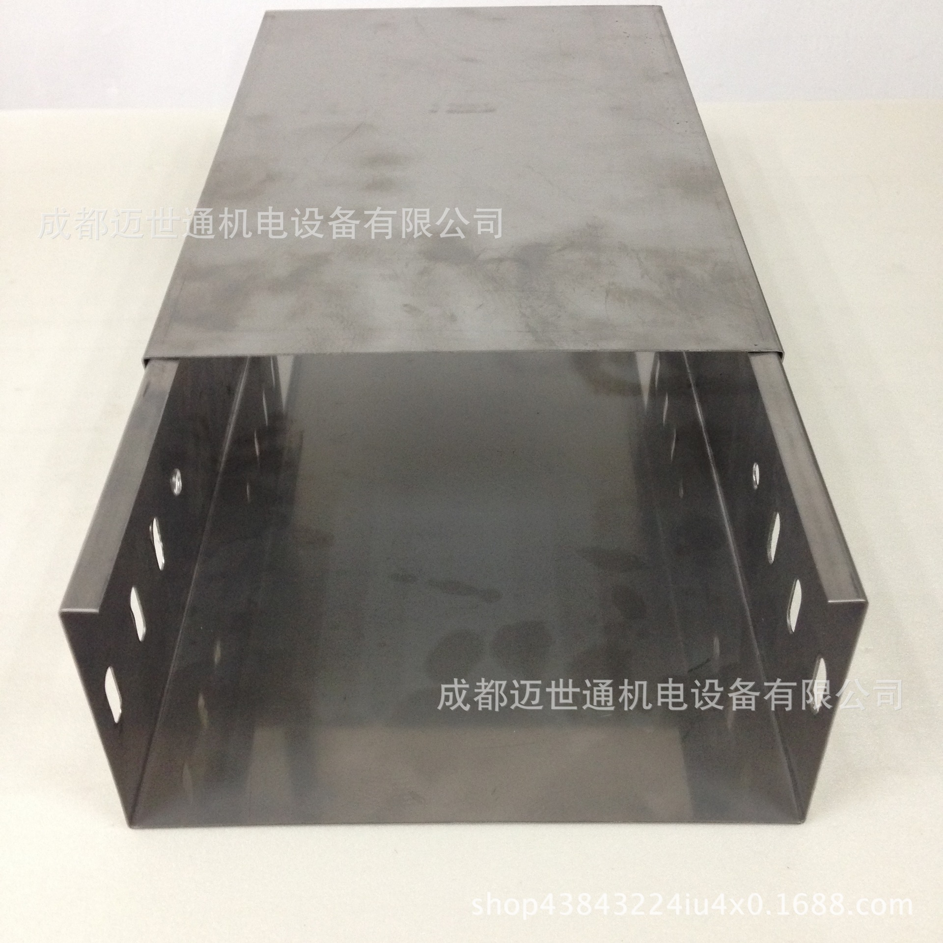 四川桥架厂家喷塑槽式桥架200*100电缆桥架配送桥架螺丝桥架盖板|ru