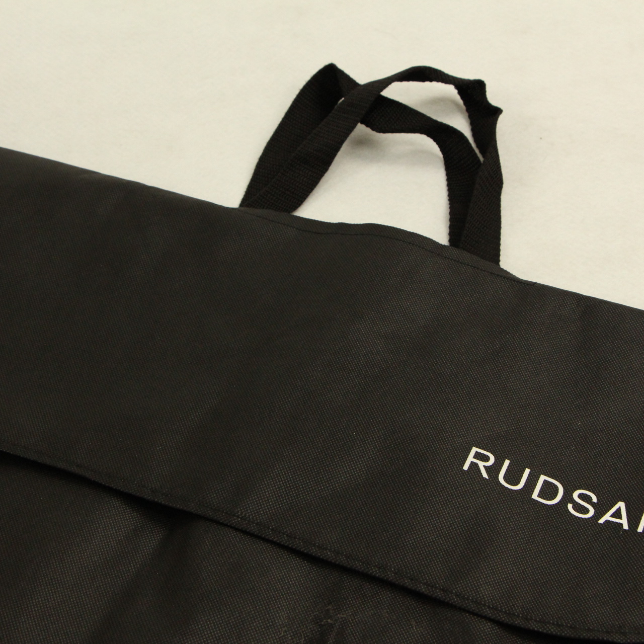 厂家直销定做纯色高档西服袋 防尘西装套袋 无纺布服装包装袋定制阿里巴巴