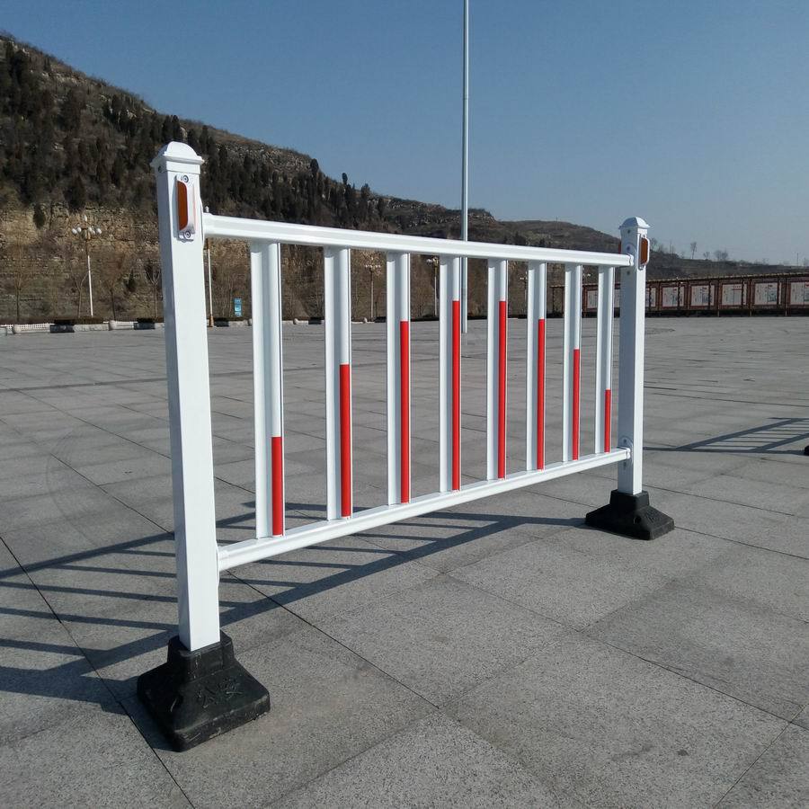 市政护栏 城市道路广场小区中央交通隔离防炫目防撞 锌钢道路护栏