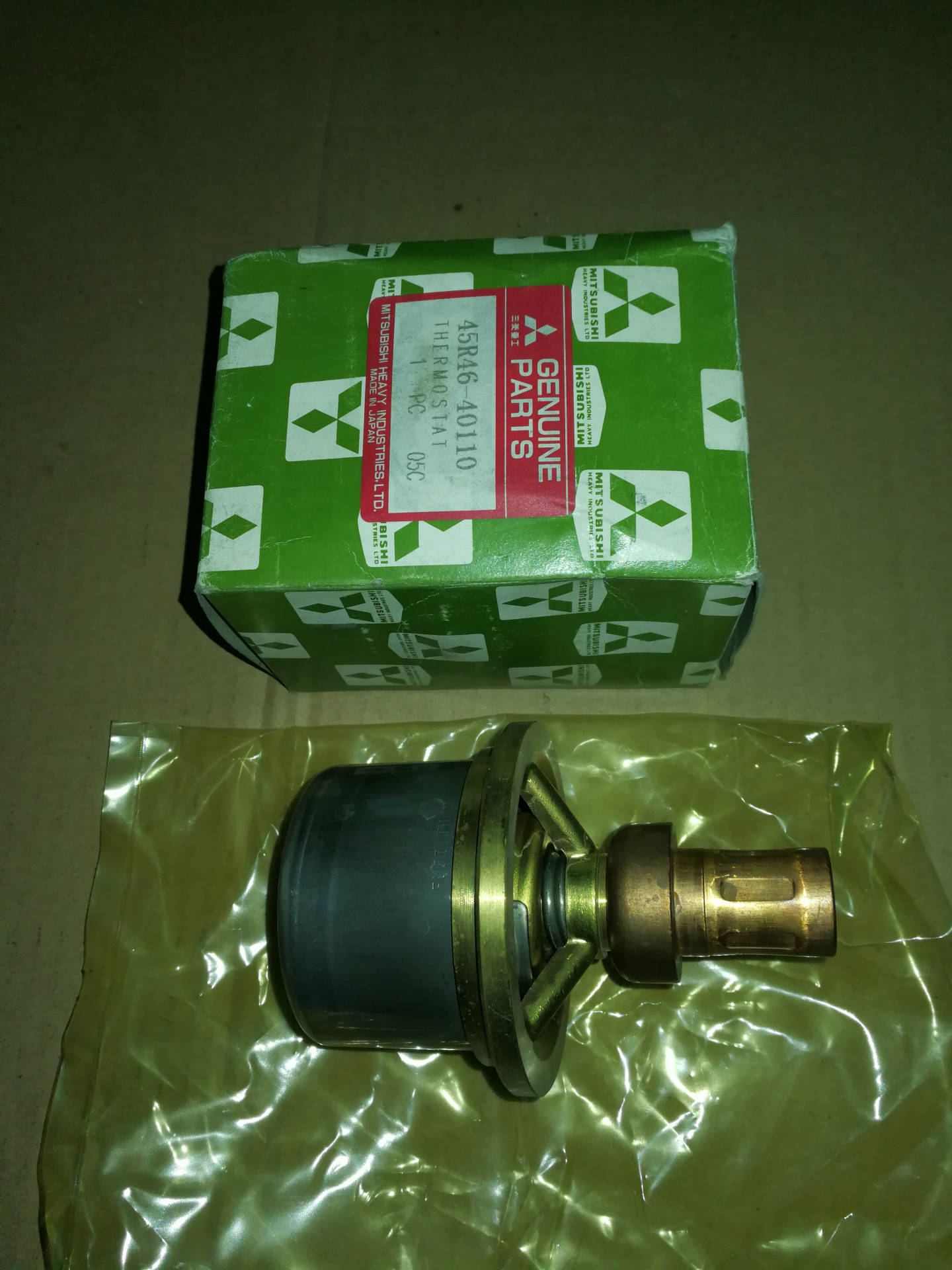 供应三菱发动机配件机油温度调节阀45R46-40110