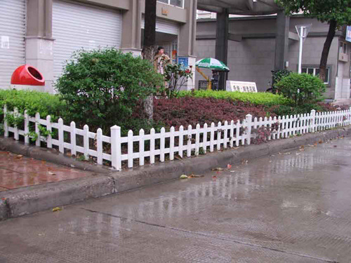 草坪护栏栅栏围栏户外花园围栏庭院栅栏绿化栏杆塑钢PVC护栏围栏