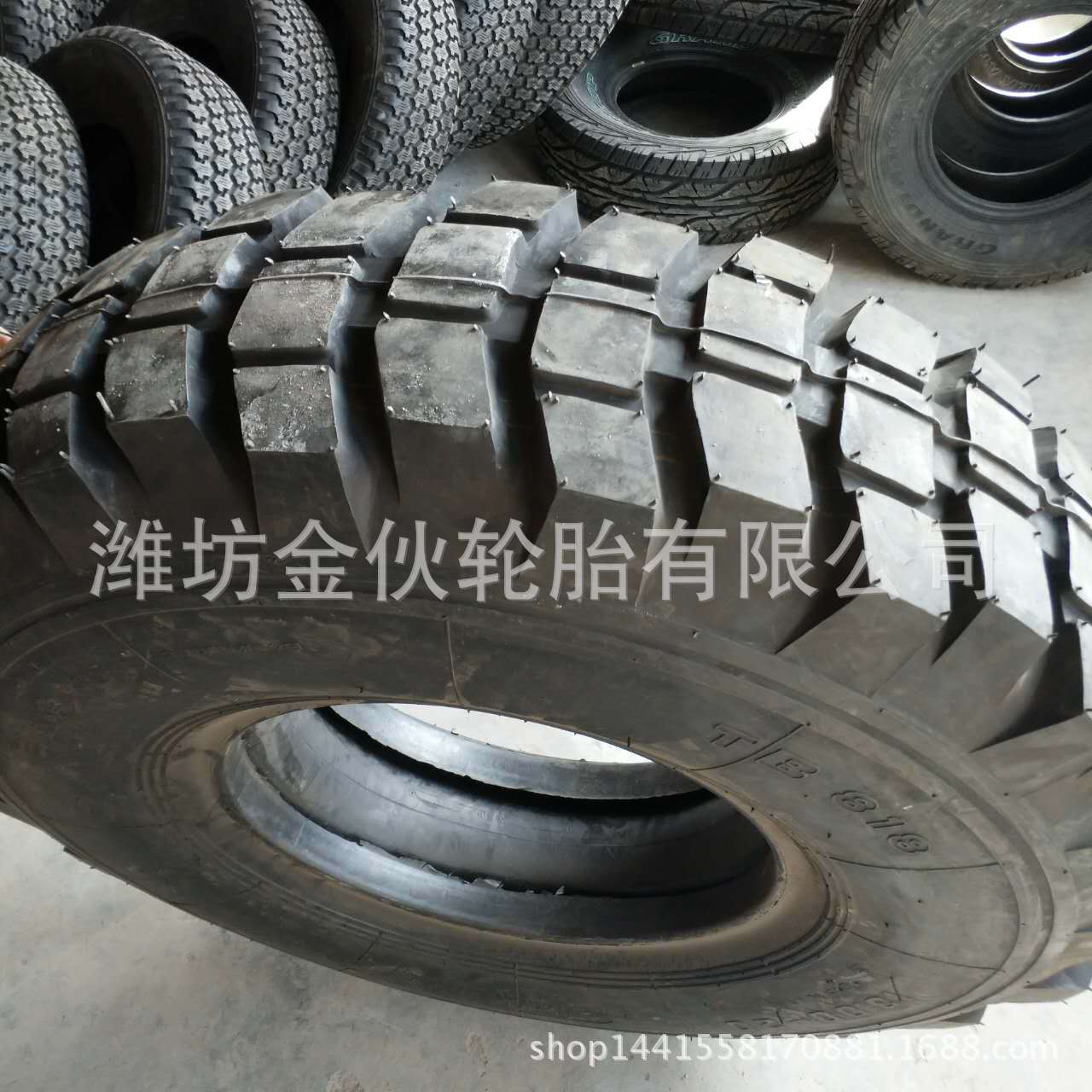 厂家直销 1300-20 成套矿山花纹轮胎 13.00-20 耐磨