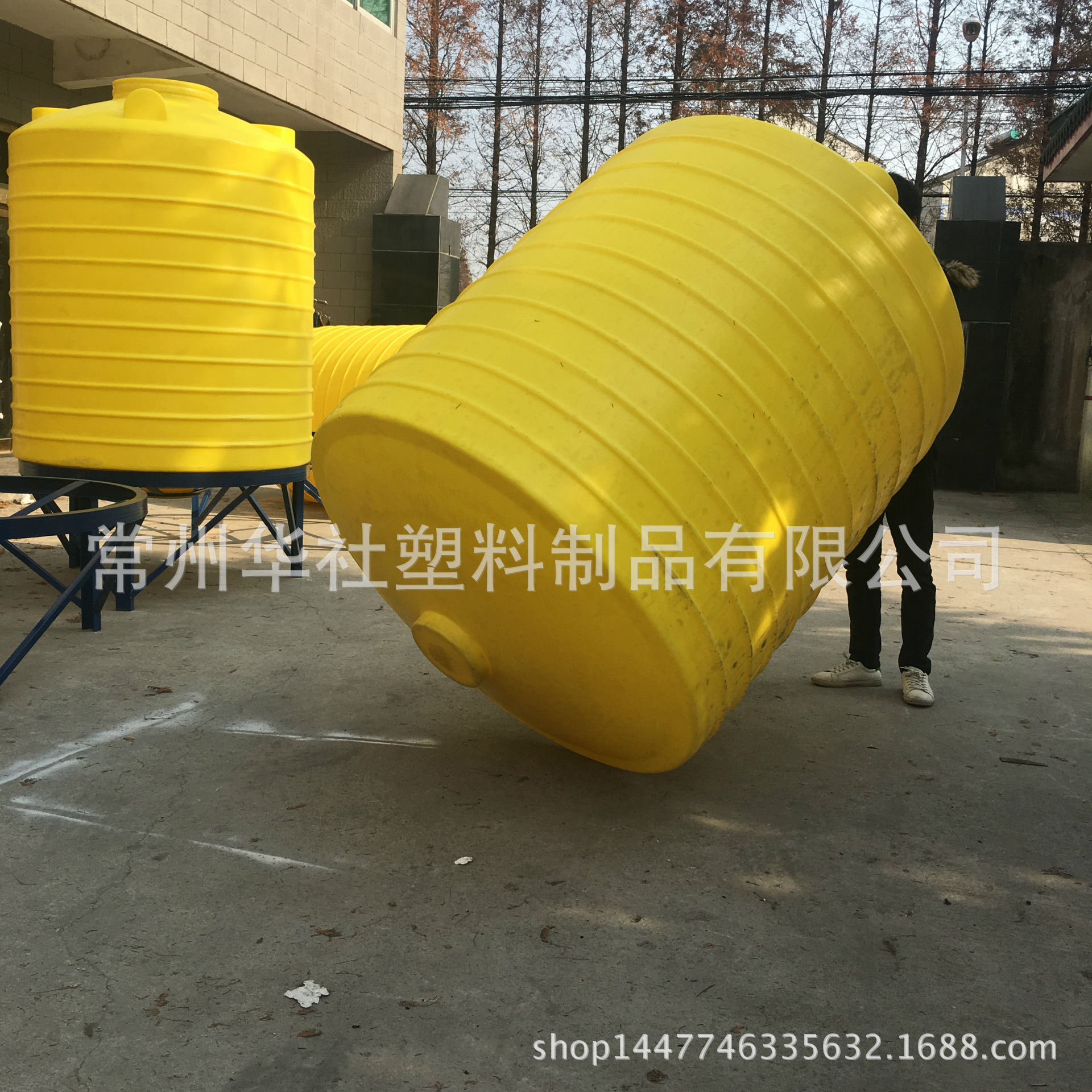 无为县直销2吨锥底搅拌罐 2000L锥底塑料水箱  电镀厂废液储罐