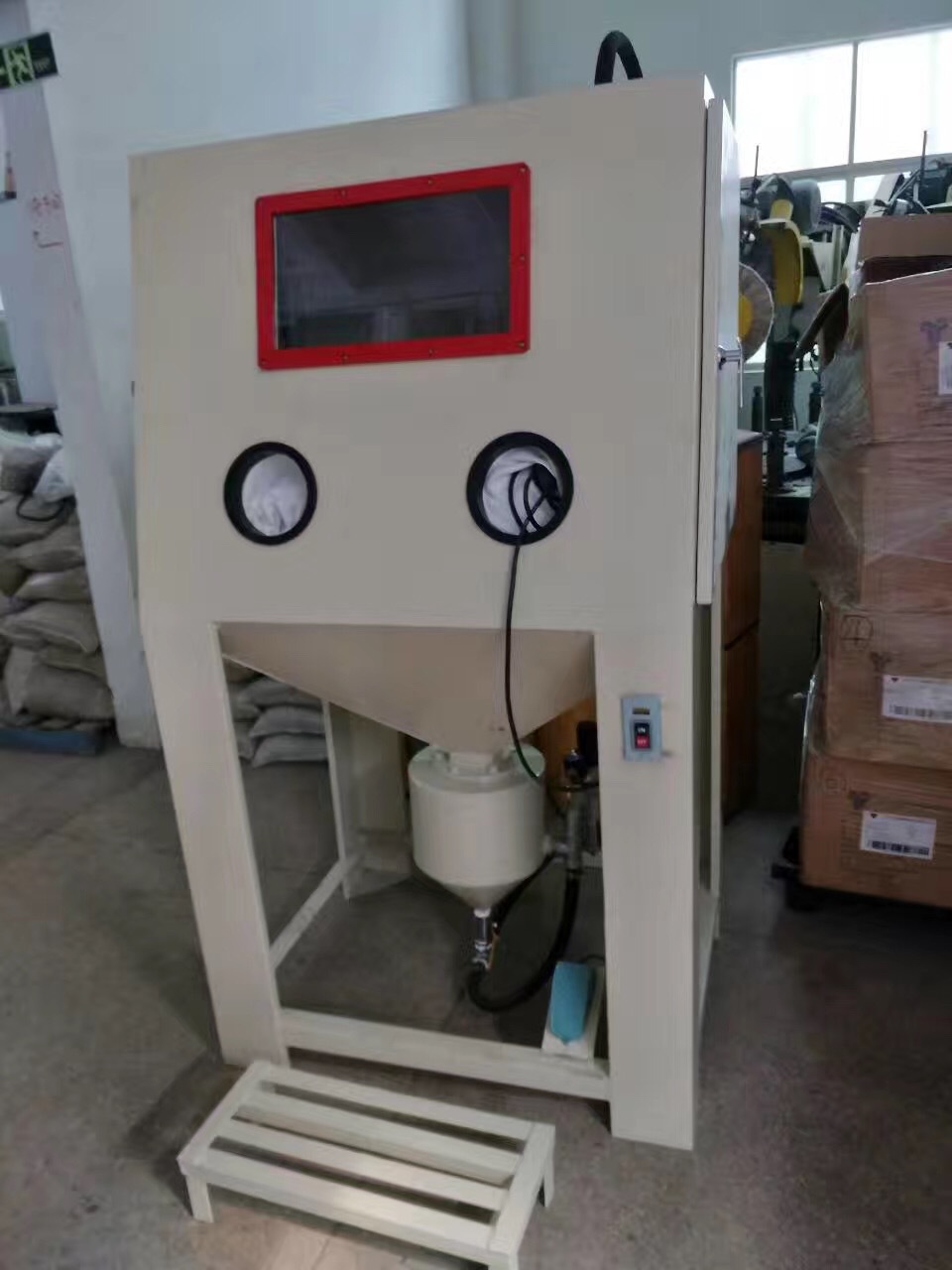 超低价出售二手高压喷砂机，各种类型喷砂机都有现货，低价卖