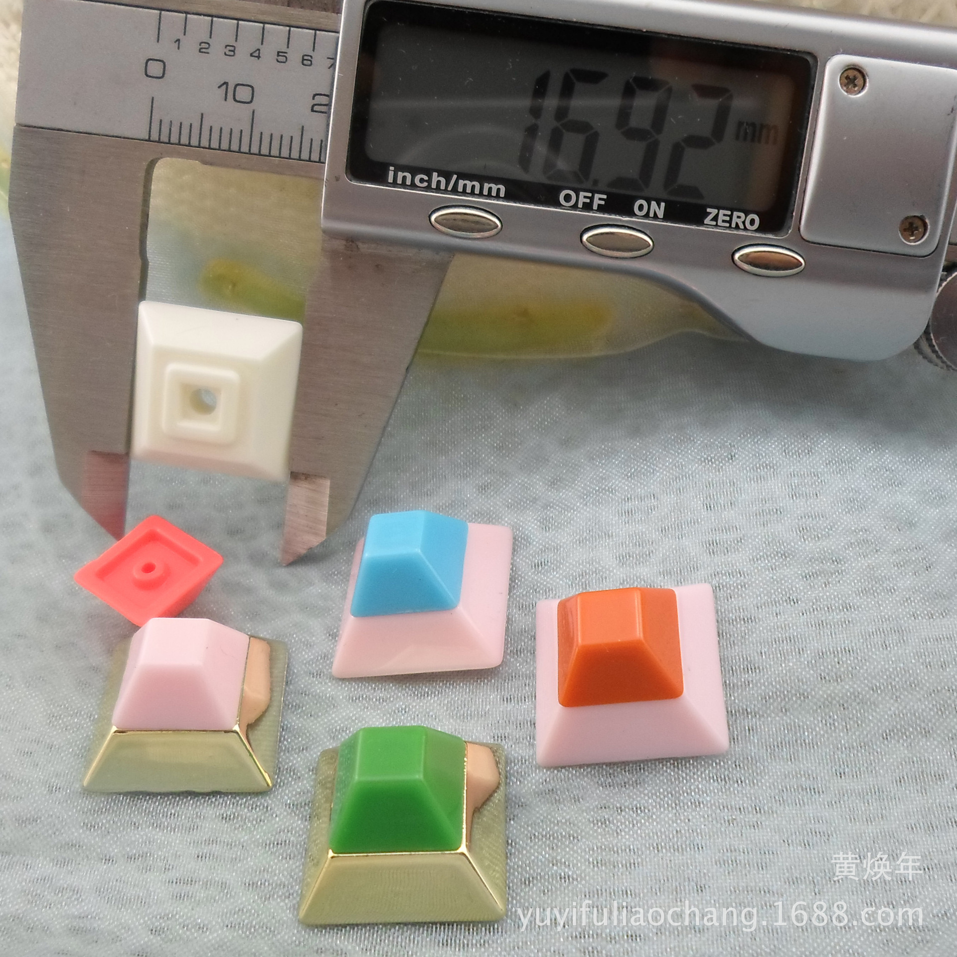 （塑料）底17MM×高11MM双层梯形铆钉方形平底双色鞋包织带装饰钉