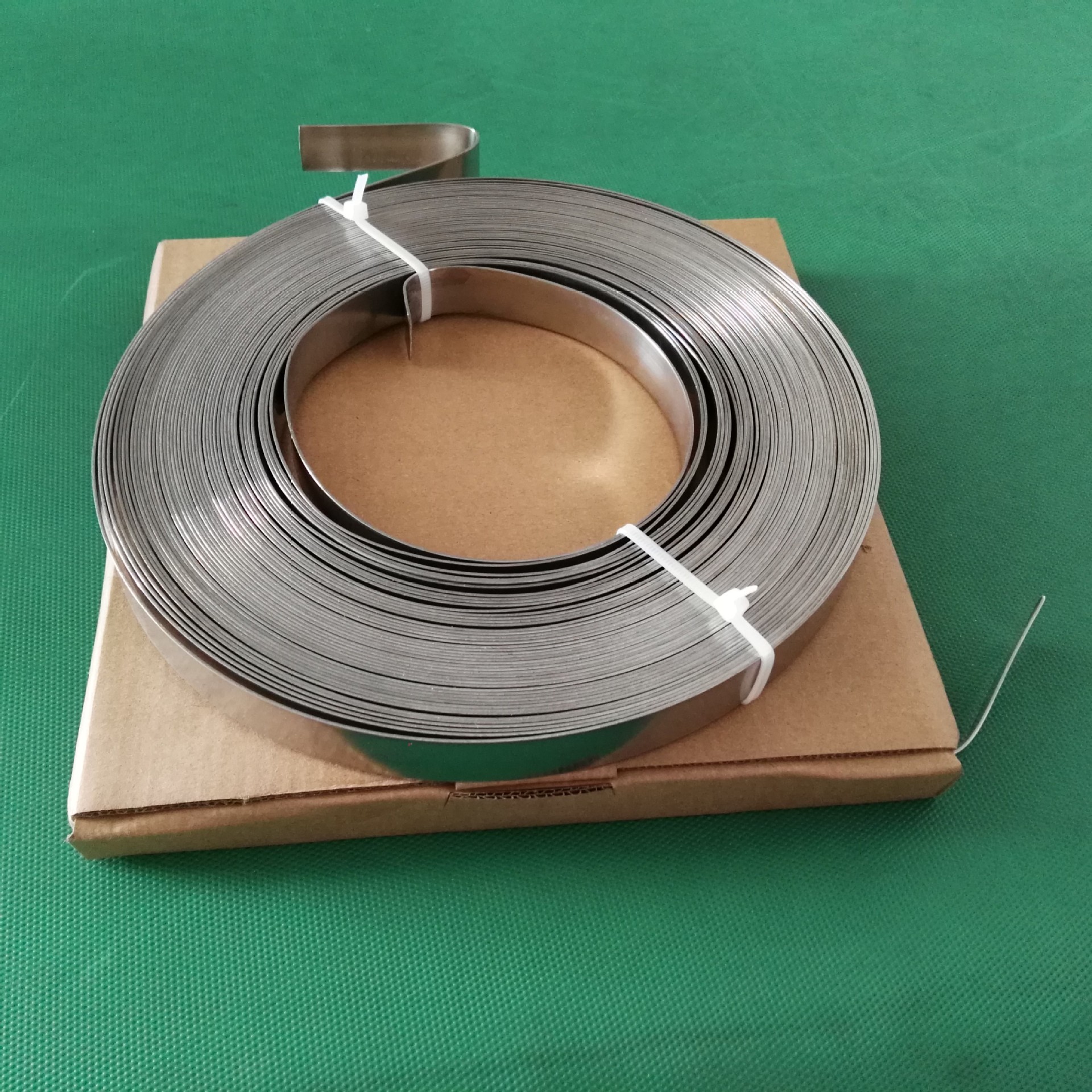 201不锈钢扎带盘带打包带标牌金属扎带抱箍捆绑扎带桥架电缆扎带