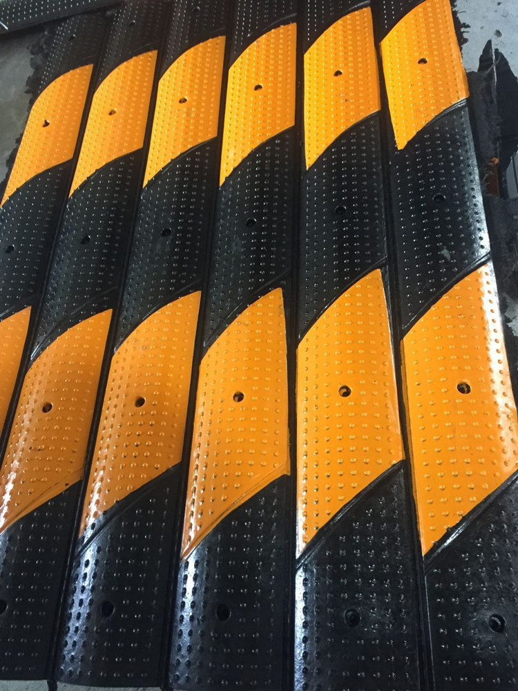 厂家批发微型减速带道路交通设施 高速专用500*350*50