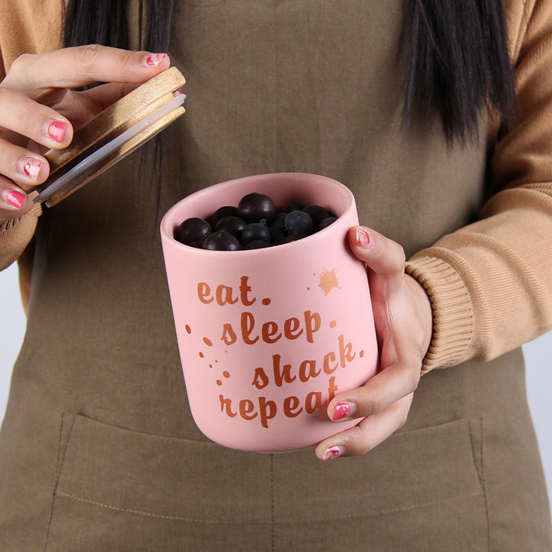 Nórdico creativo tarro de almacenamiento de cerámica con tapa sellada tarro de almacenamiento de cocina té café tarro decoración del hogar al por mayor