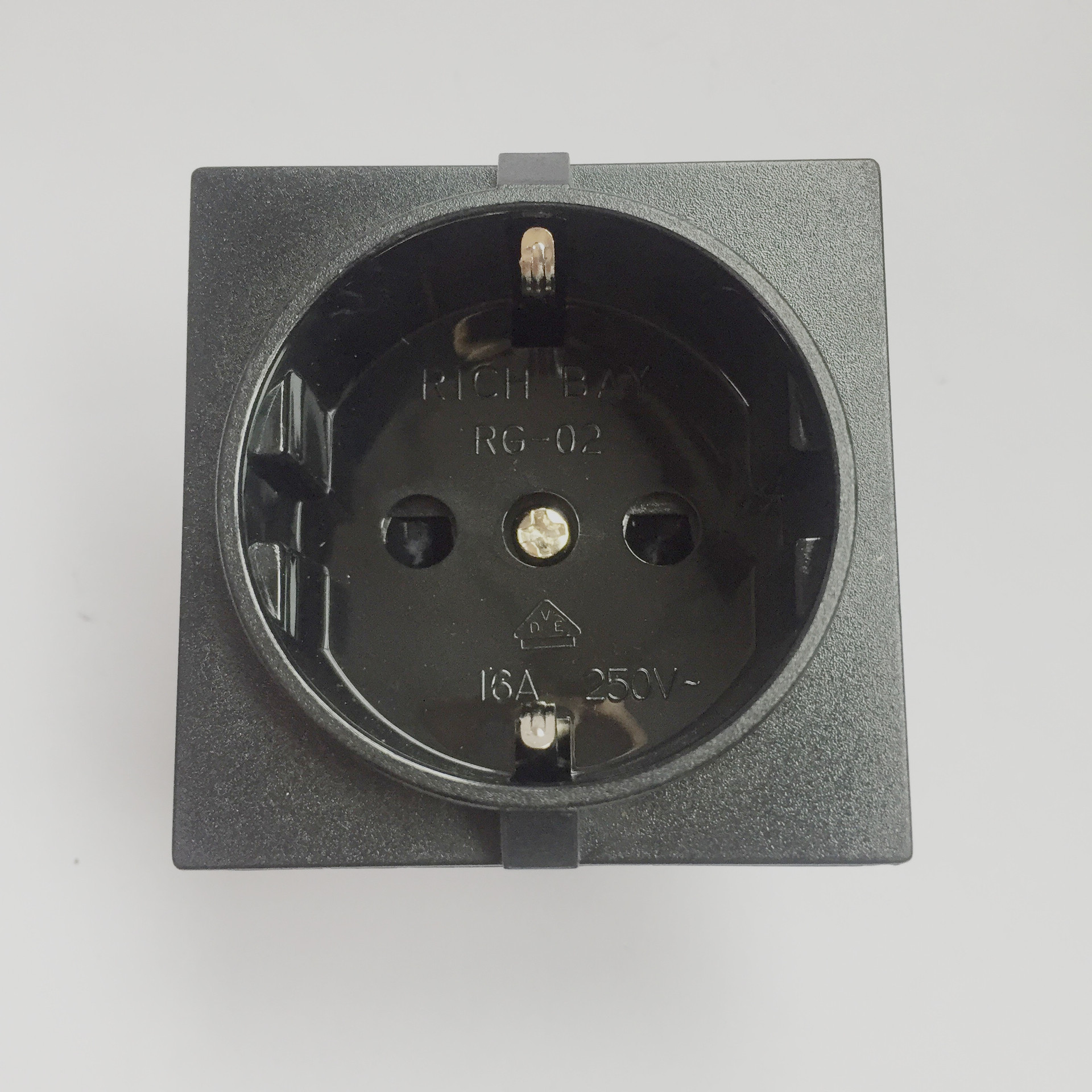 供应逆变器 欧式插座RG02 车载逆变器插座 便携式移动电源插座