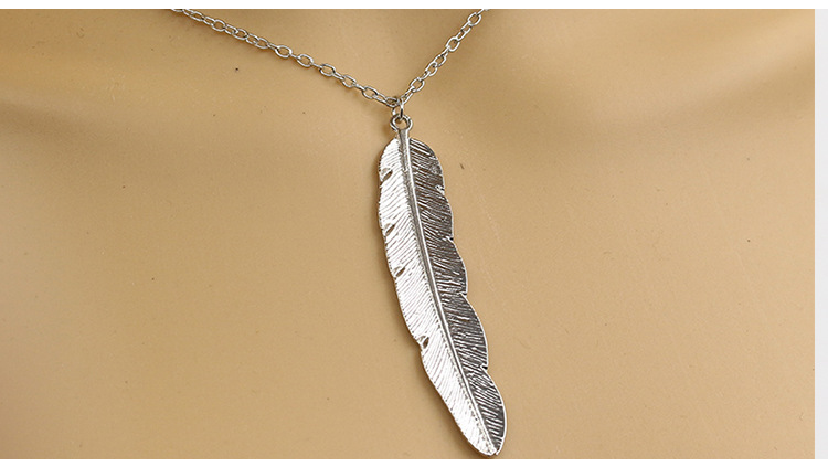 Fashion Alloy Leaf Feather Women's Necklace display picture 7