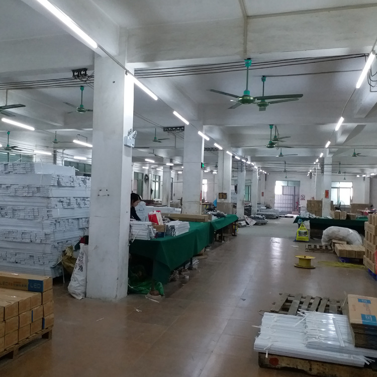 光素照明生产车间专业生产支架灯，灯盘，你的需要我造