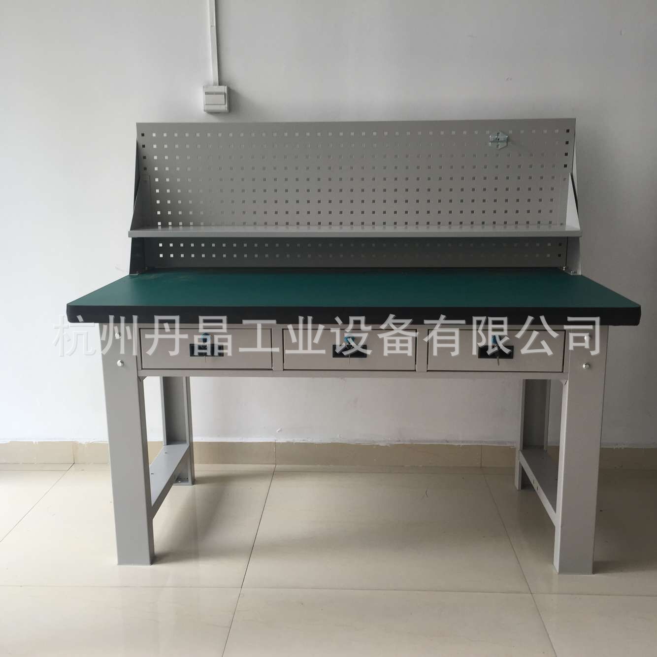 多工位学生钳工工作台组装工具桌操作台维修工作桌四工位钳工台桌-阿里巴巴