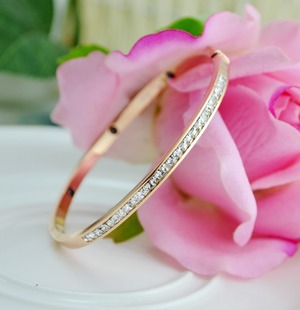 Кварц, золотой бриллиантовый женский браслет из нержавеющей стали из натурального камня, европейский стиль, инкрустировано бриллиантами, розовое золото