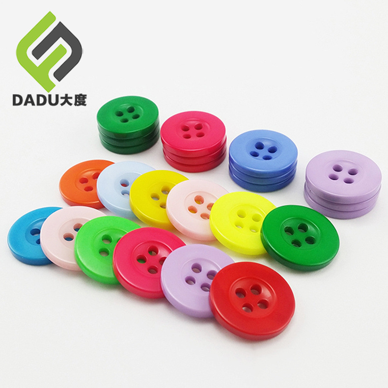 现货宽边树脂纽扣 四眼彩色儿童树脂扣子 工作服服装辅料纽扣批发