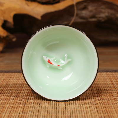 厂家直销青瓷浮雕鲤鱼杯陶瓷功夫茶具反口品茗杯金鱼水杯单鱼茶杯