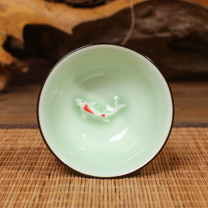 厂家直销青瓷浮雕鲤鱼杯陶瓷功夫茶具反口品茗杯金鱼水杯单鱼茶杯