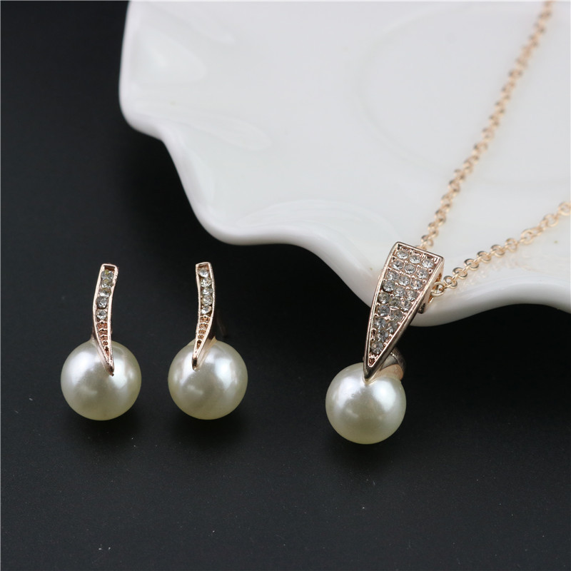 Earrings for bride from pearl