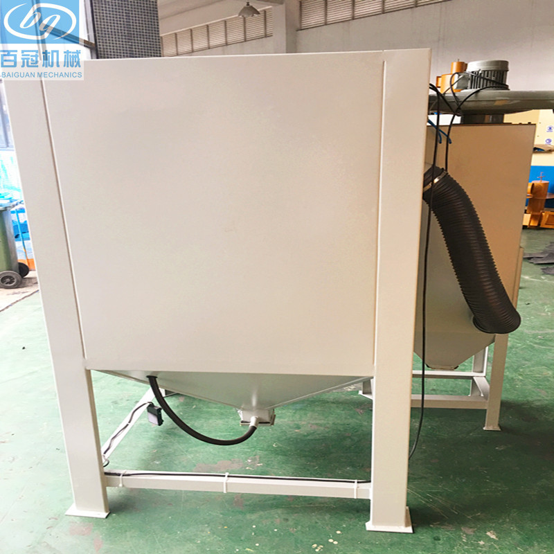 手动喷砂机环保节能箱式喷砂机到深圳百冠喷砂设备生产厂家