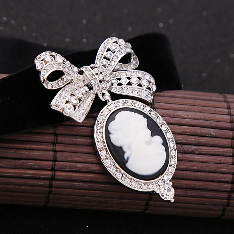 Occident and the United States Velvet Diamond necklace NHQD3992