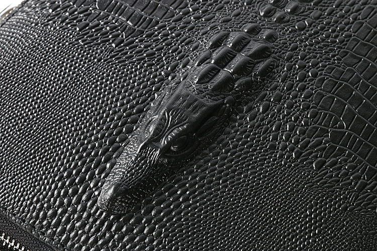 5 метра. Гребнистый крокодил. Голова аллигатора. Крокодил на черном фоне. Удилище крокодил.