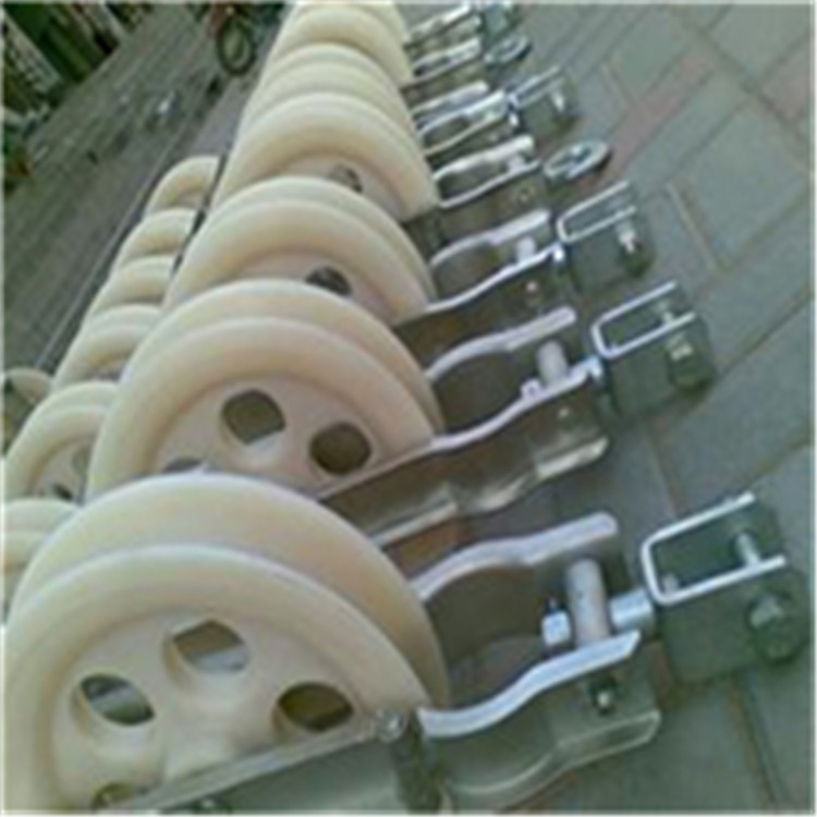 加工注塑多种尺寸耐磨尼龙 塑料轴承轮  尼龙轮 塑料轴承轮