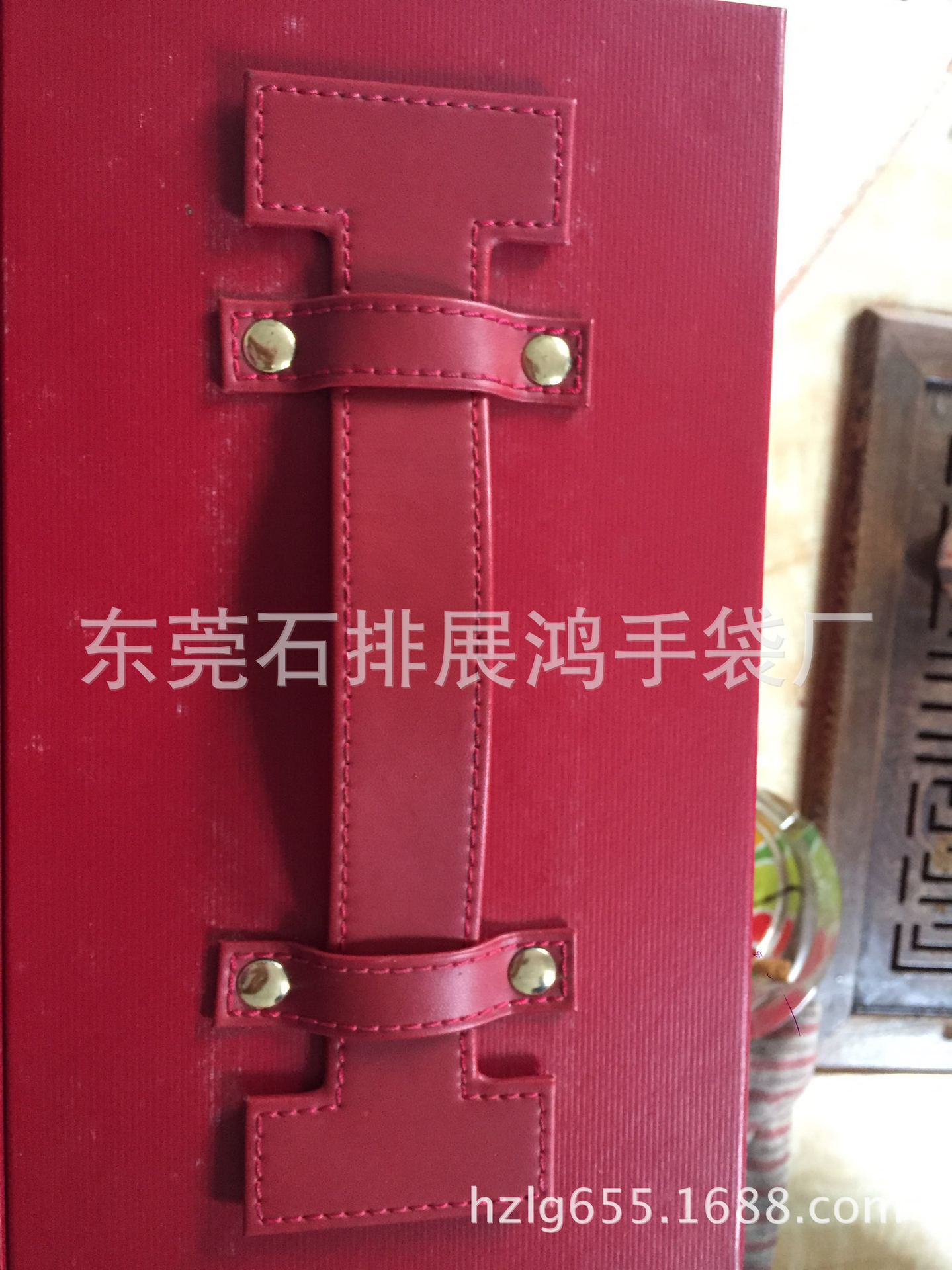 东莞手袋厂专业生产PVC皮伸缩皮手挽/纸盒铁盒木箱PU皮手提带