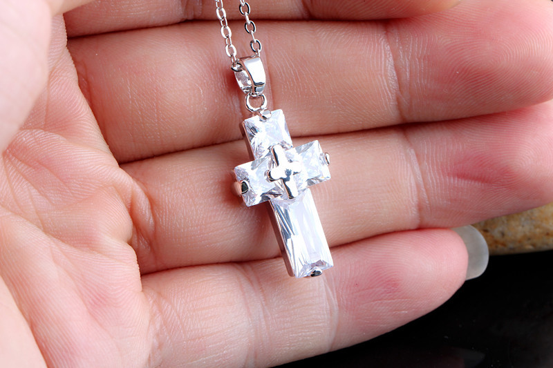 Ethnic Style Cross Copper Plating Inlay Zircon Pendant Necklace Necklace display picture 3