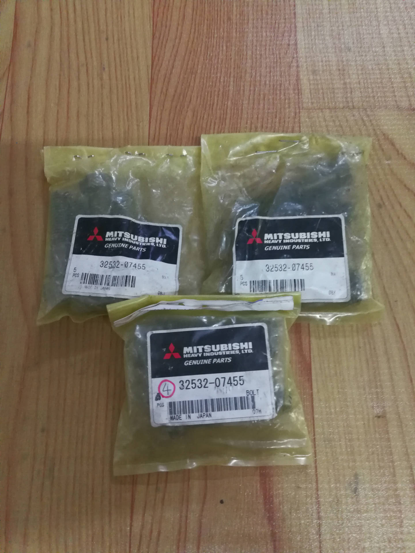 供应三菱发动机配件螺丝32532--07455