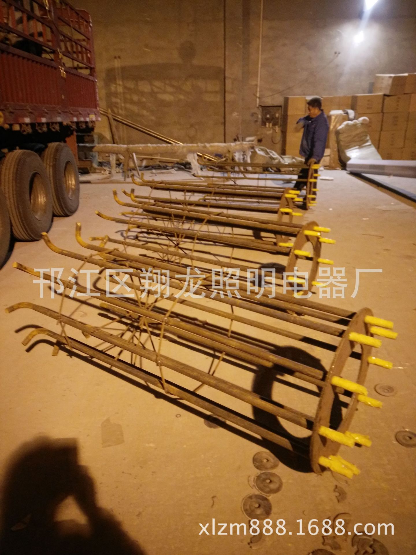 高速路爬梯信号杆，八角信号立杆厂家全套批发销售，含地龙增值税