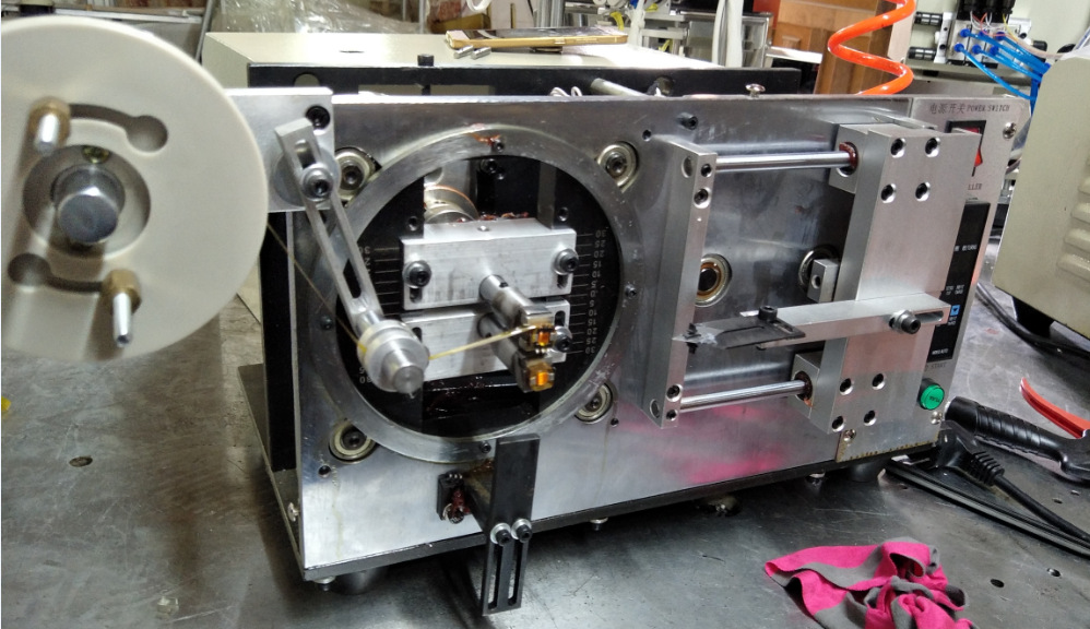 TM-1948S小型自动包胶机专门包卧式EE8.3及更小产品的自动包胶机