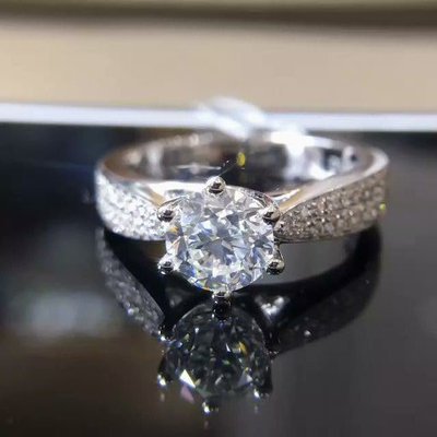 九久珠宝 白18k金戒托 经典星光钻石戒指结婚女款钻戒 天然南非钻