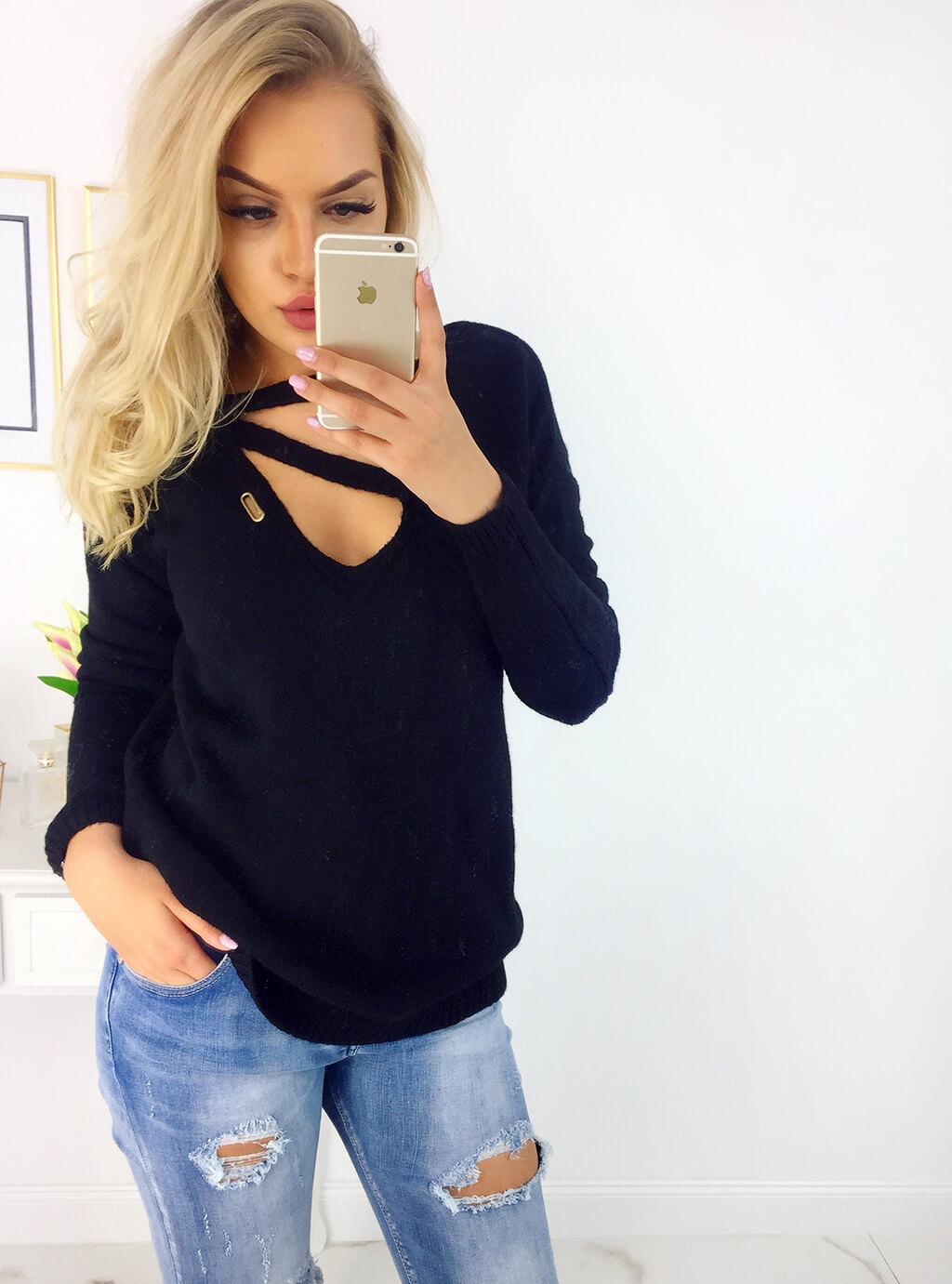 Solid Color Hollow V-Neck Long-Sleeved Knitted T-Shirt NSYHY106399