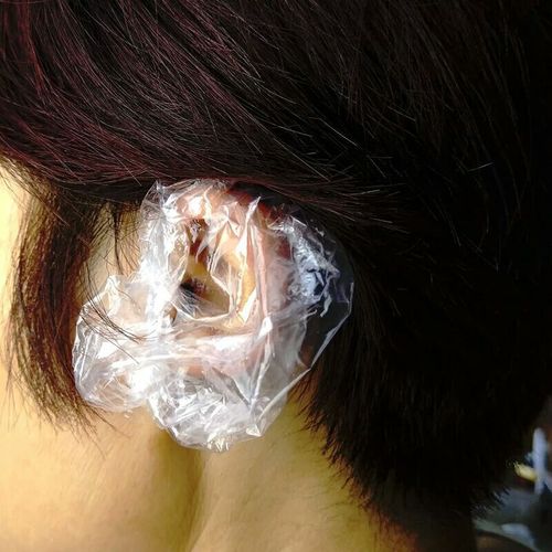 Disposable waterproof plastic earmuffs, oil-baked hair dyeing earmuffs, bathing, shampooing, ear protection, waterproof earmuffs wholesale