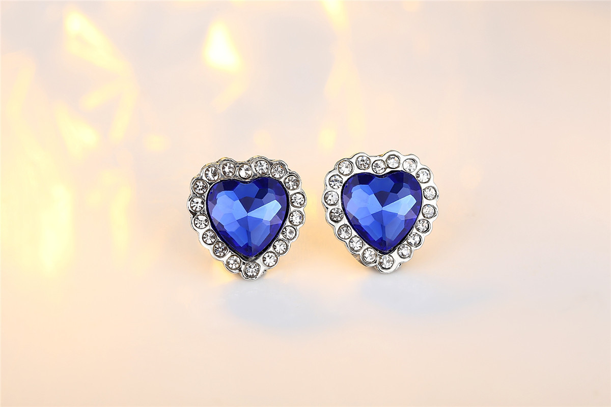 Hot Selling Classic Ocean Heart Crystal Earrings Wholesale Nihaojewelry display picture 3