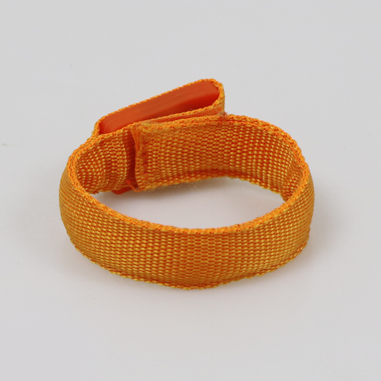 Flashing bracelet