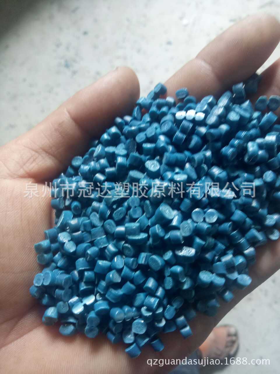 厂家自产中空大蓝桶造粒HDPE中空料吹膜吹塑无杂味低压聚乙颗粒