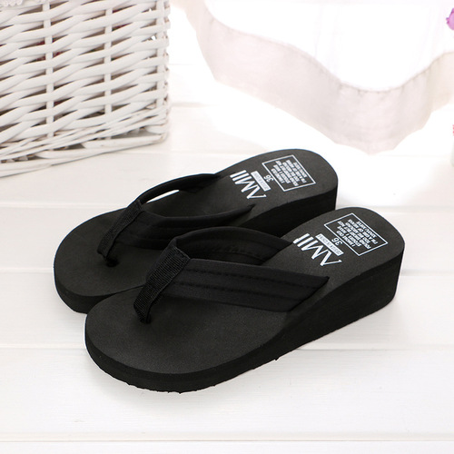 2018 New thick-soled flip-flops beach shoes Korean style fashionable summer non-slip cloth strap women's sandals and slippers wholesale