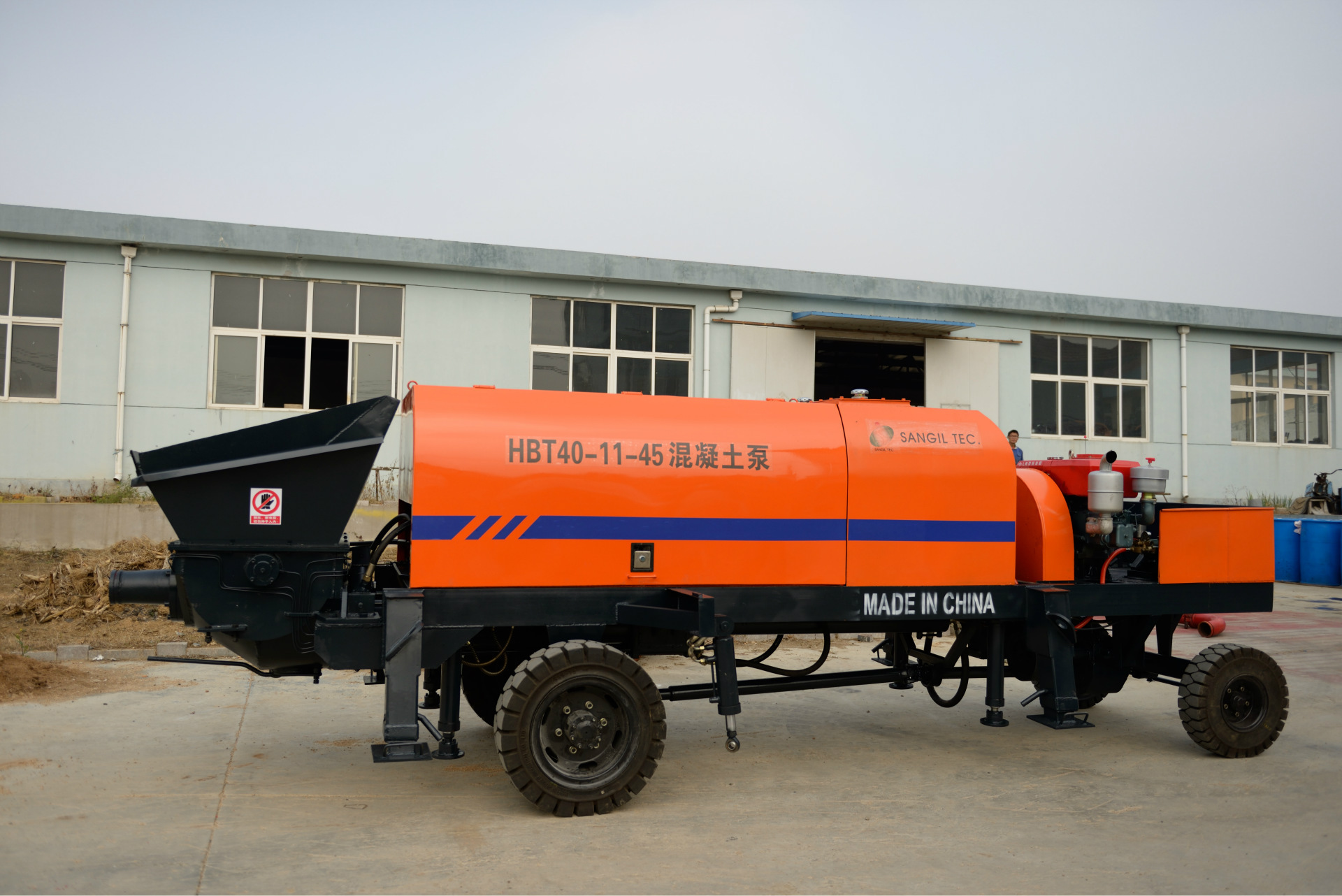 移动的40混凝土输送泵 自行走的40地泵 带轮行走式混凝土输送泵