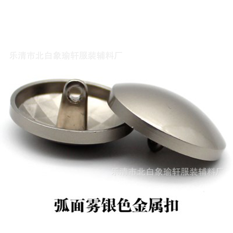 Fuente de la fábrica de metal Botón de metal de calidad de espejo plano hebilla de la moda hebilla de la capa redonda de coser a mano hebilla de pie alto