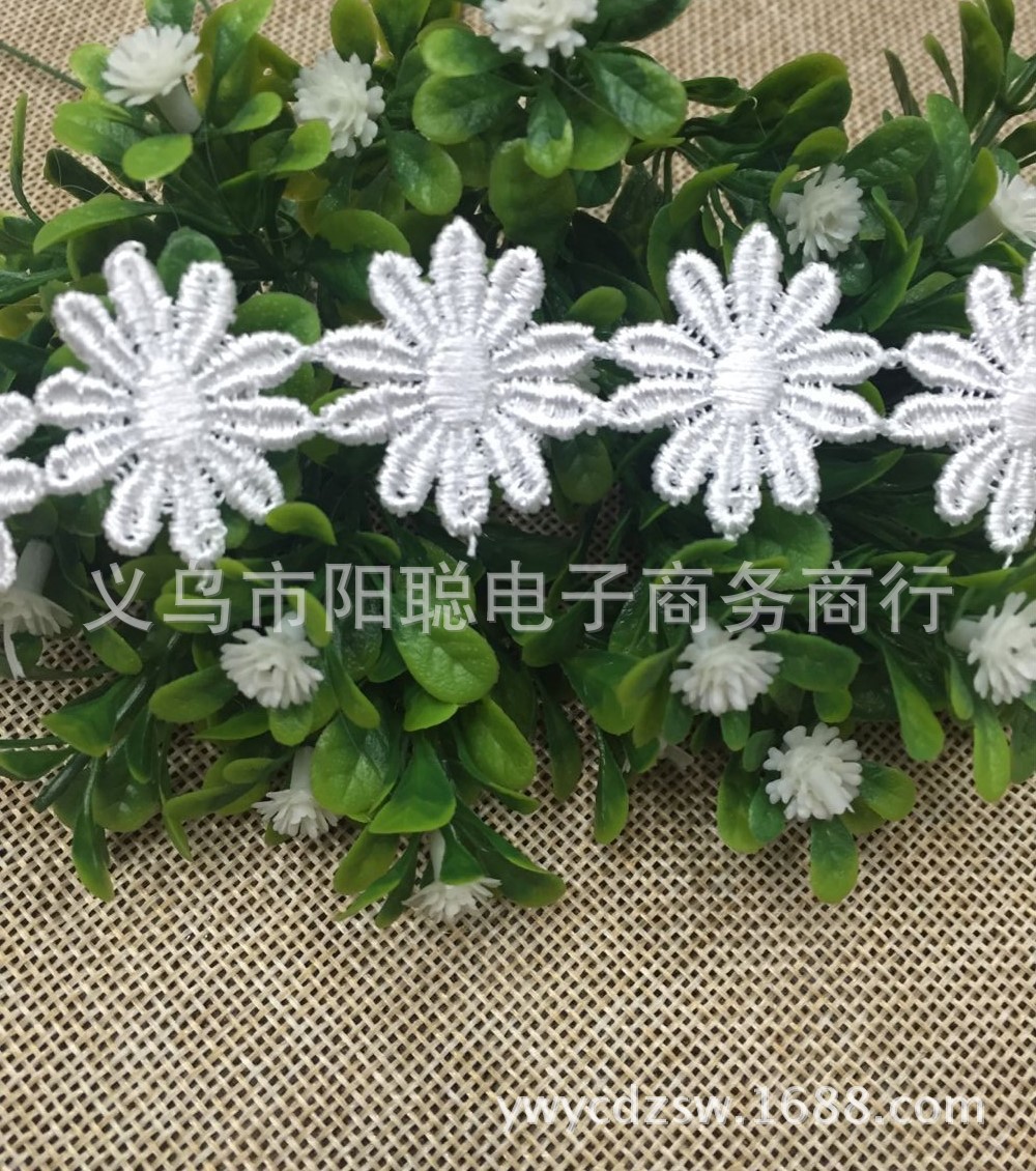 白色小花细节图1