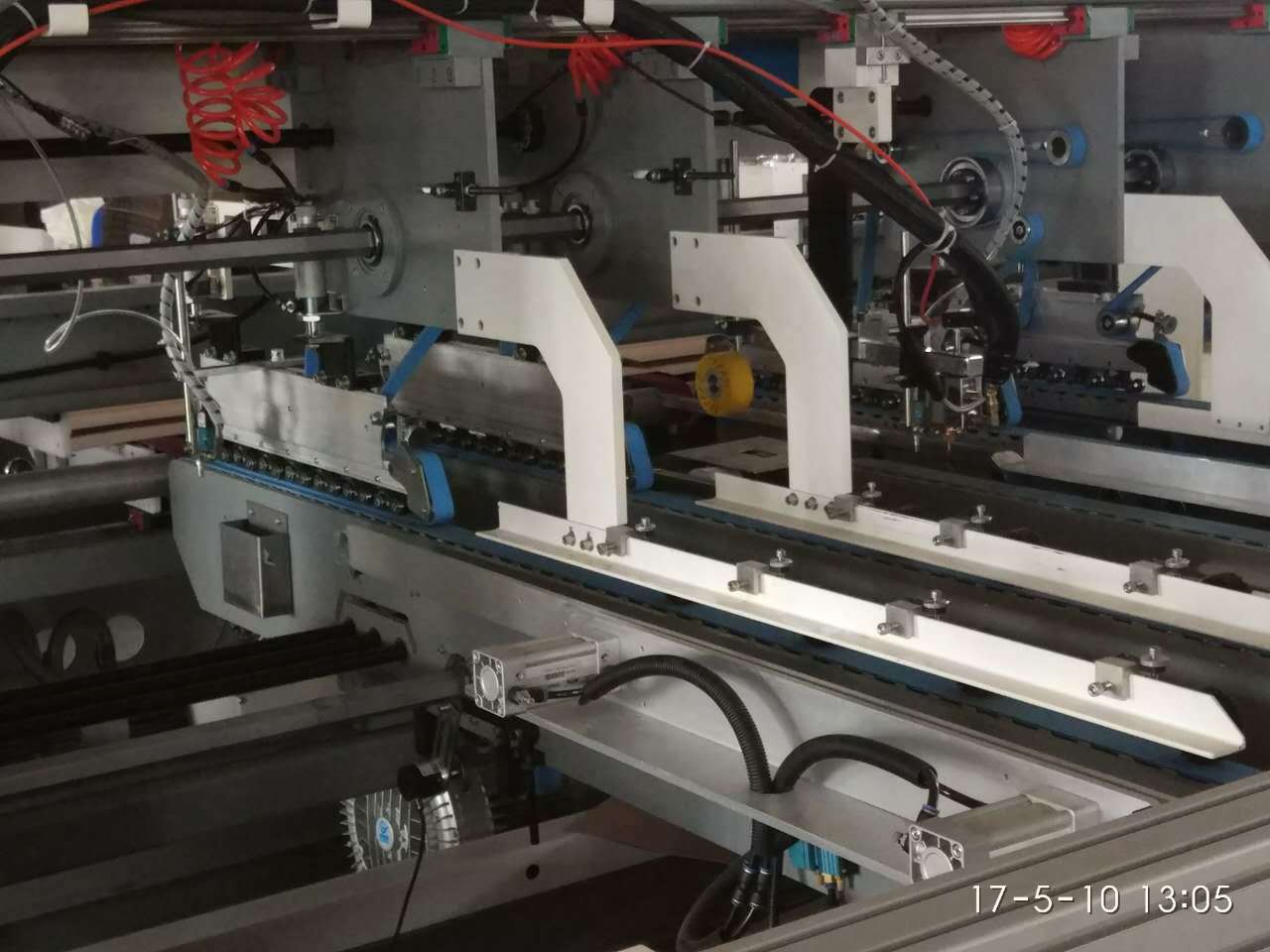 厂家直销瓦楞纸箱对折上胶机热熔胶喷胶系统折纸机糊盒机